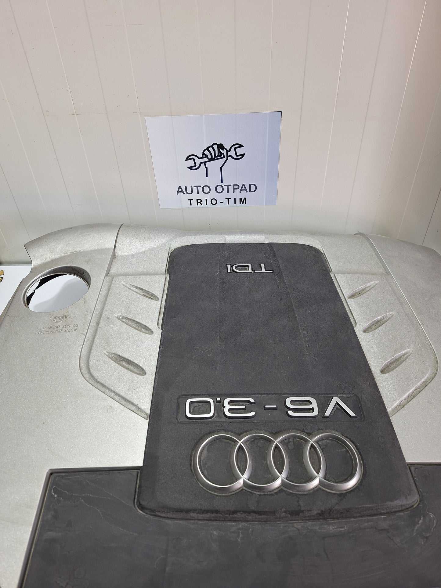 Poklopac motora audi q7 3.0tdi 3.0 tdi BUG