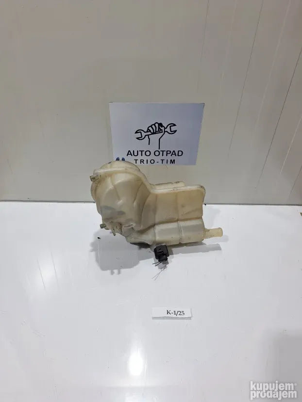 Boca posuda vode rashladne tecnosti audi a4 b7 8e0121403