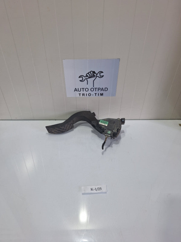 Potenciometar gasa audi a4 b7 8e1721523C
