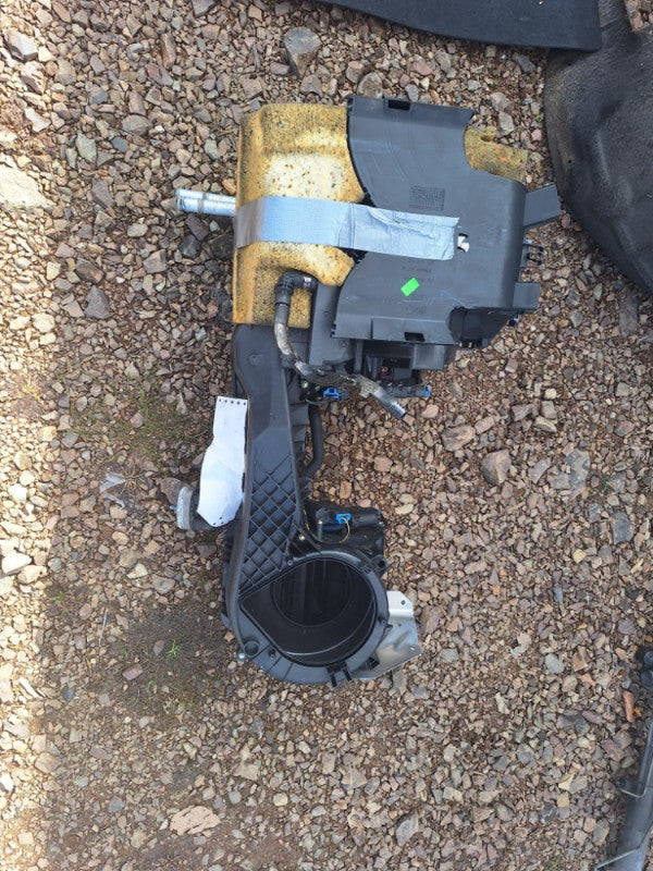 Kutija kuciste grijanja audi a4 b7 8e1820005J