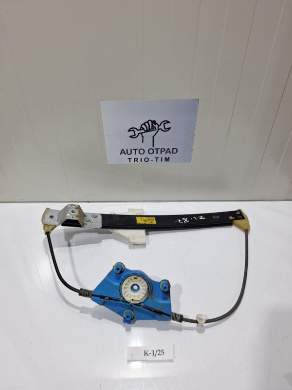 Zadnji lijevi podizac stakla audi a4 b7 8e0839461B mehanicki