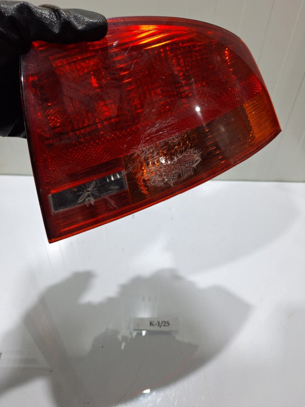 Desno stop svjetlo audi a4 b7 limuzina osteceno