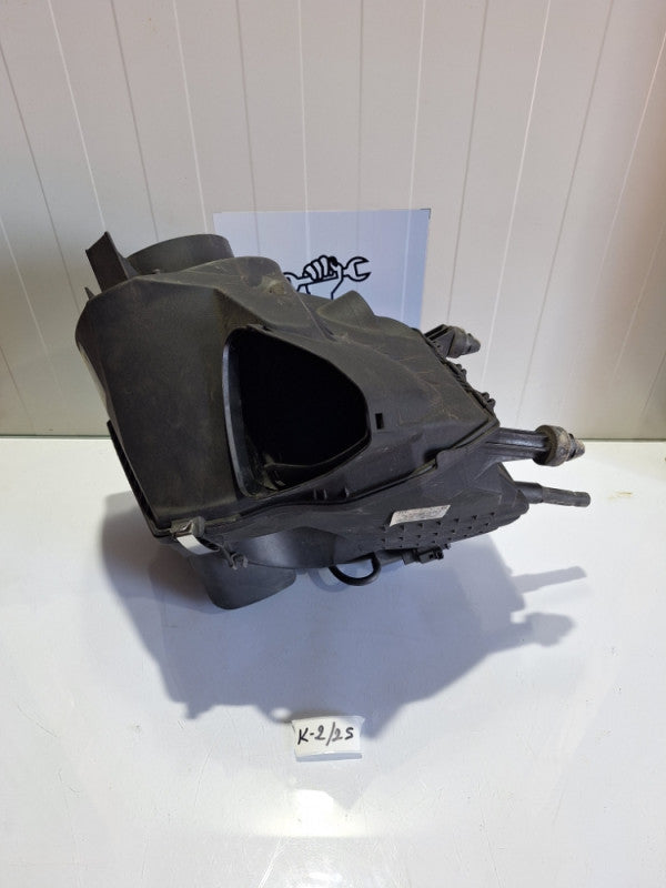 Kuciste filtera zraka audi a6 4f c6 3.0tdi 3.0 tdi 059133835E