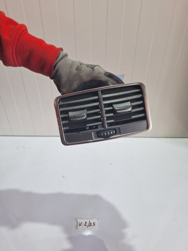 Zadnja ventilacija puhaljka audi a6 4f c6 4f0819203B