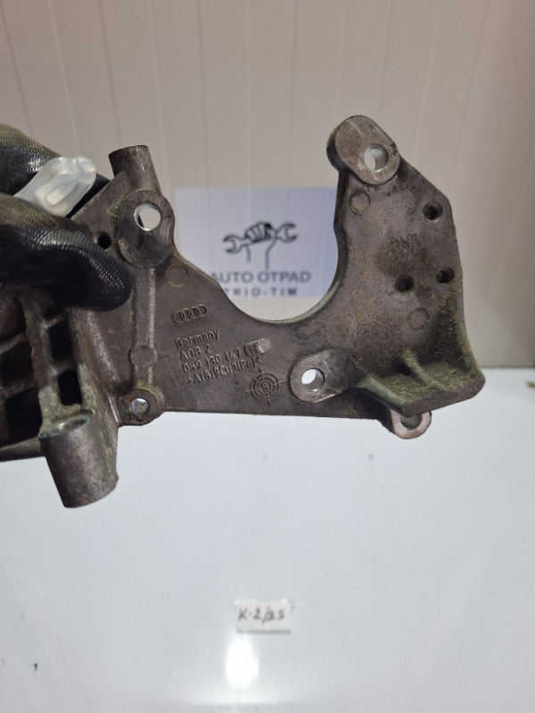 Nosac pumpe visokog pritiska audi a6 4f c6 3.0tdi 059130147H bracket fuel pump