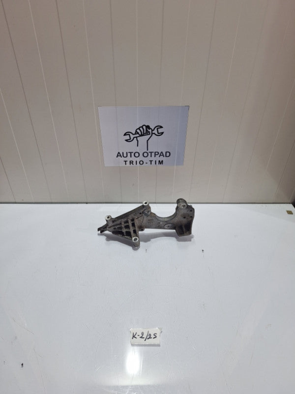 Nosac pumpe visokog pritiska audi a6 4f c6 3.0tdi 059130147H bracket fuel pump