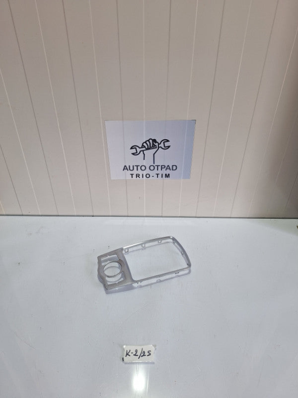 Unutrasnja lajsna blenda oko rucice mjenjaca audi a6 4f0864260a