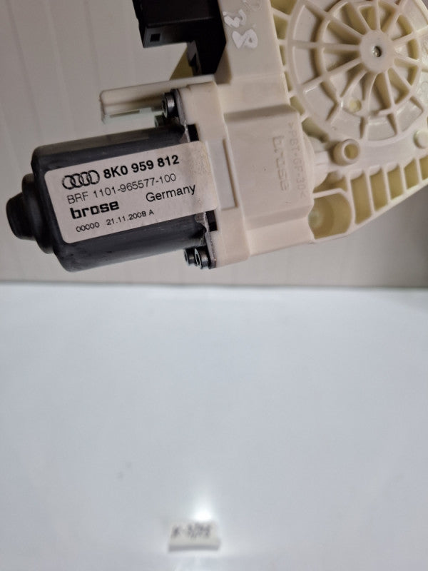 Zadnji desni motoric podizaca audi a4 b8 8k0959812