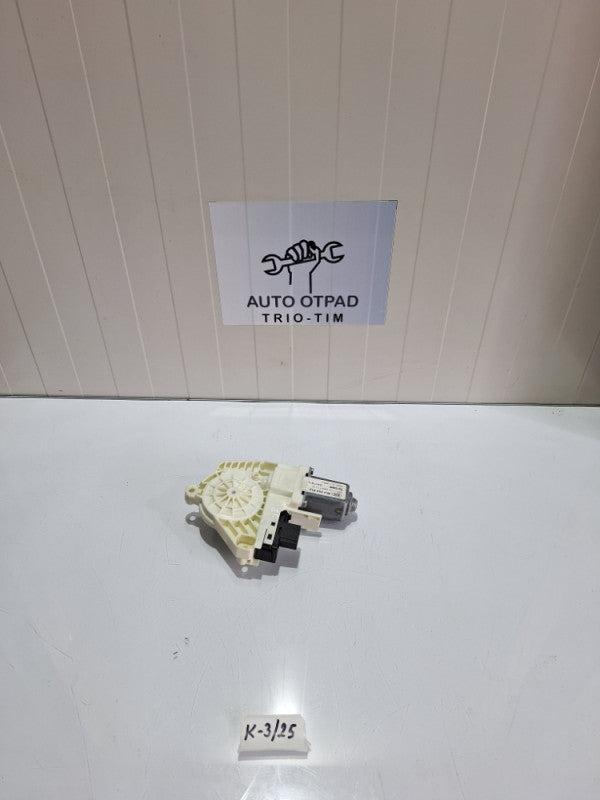 Zadnji desni motoric podizaca audi a4 b8 8k0959812