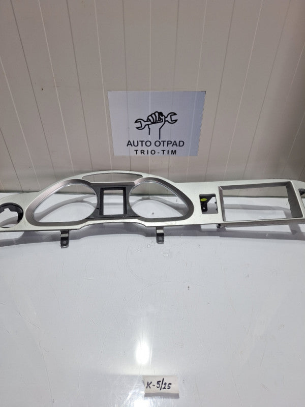 Plastika oko kilometar sata audi a6 4f c6 velika navi