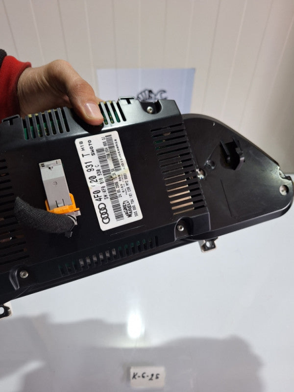 Kilometar sat audi a6 4f c6 2.4 automatik 4f0920931t 4f0910930c instrument cluster speedometer