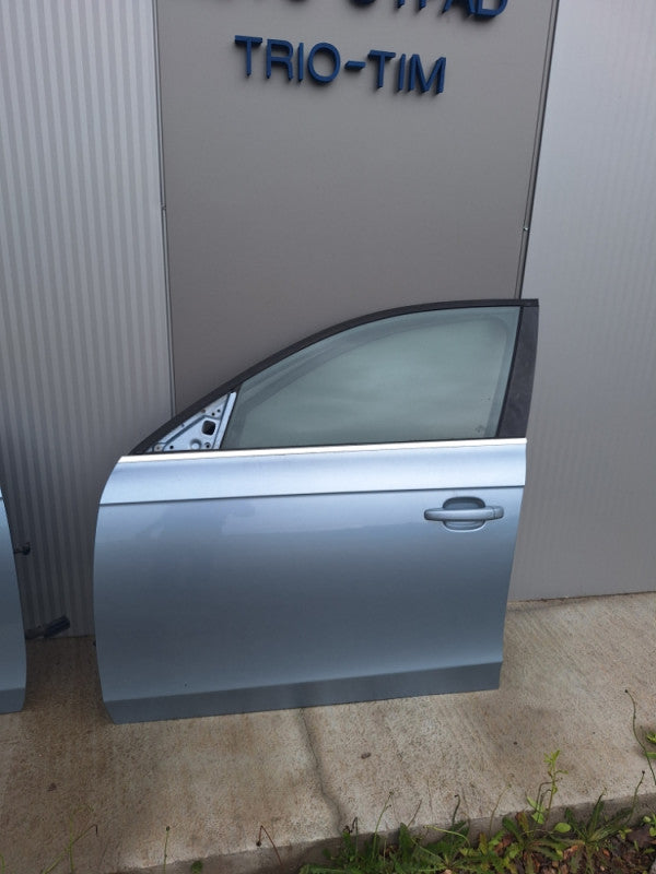 Prednja lijeva vrata audi a4 b8 LY5J plava