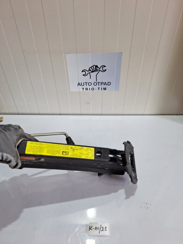 Rucna dizalica audi q7 4l 7l0011031E