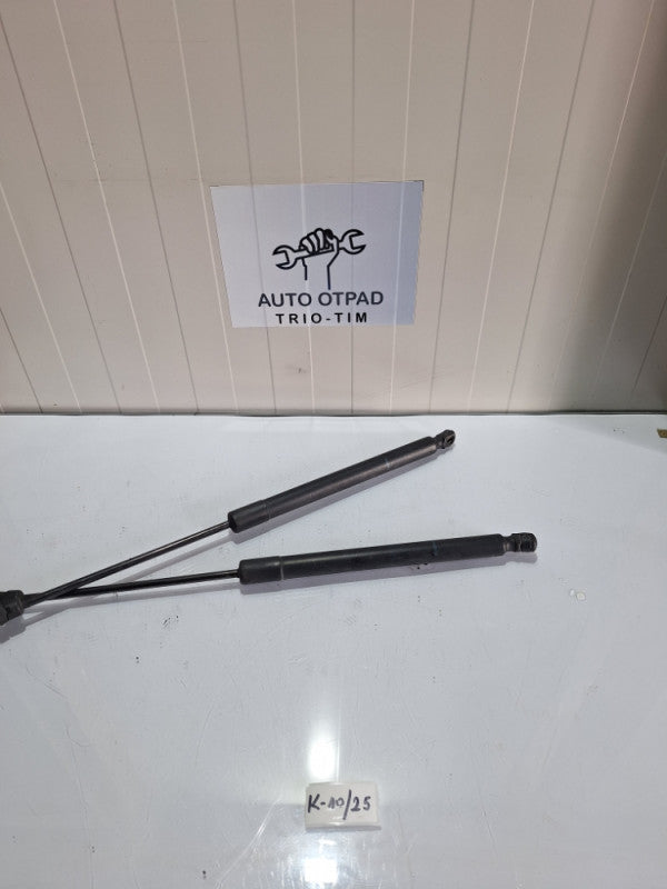Amortizeri prednje haube audi q7 4l