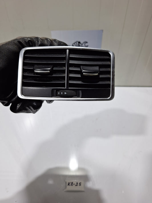 Srednja ventilacija puhaljke audi a6 4f c6