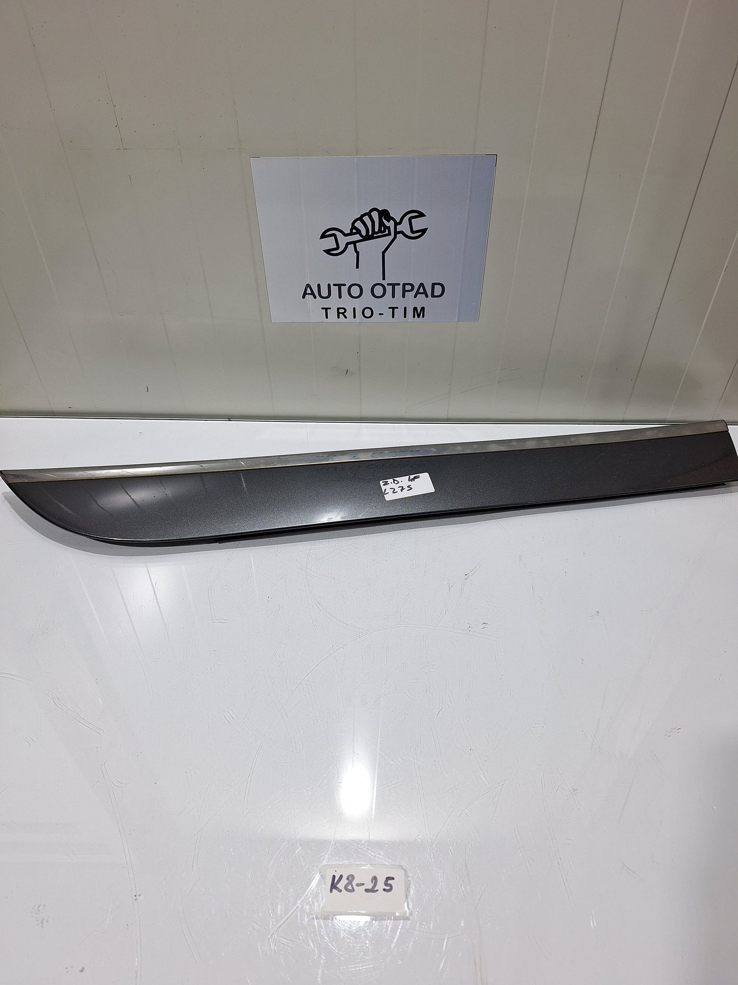 Zadnja desna donja lajsna vrata audi a6 4f c6 lz7s 2008-2011