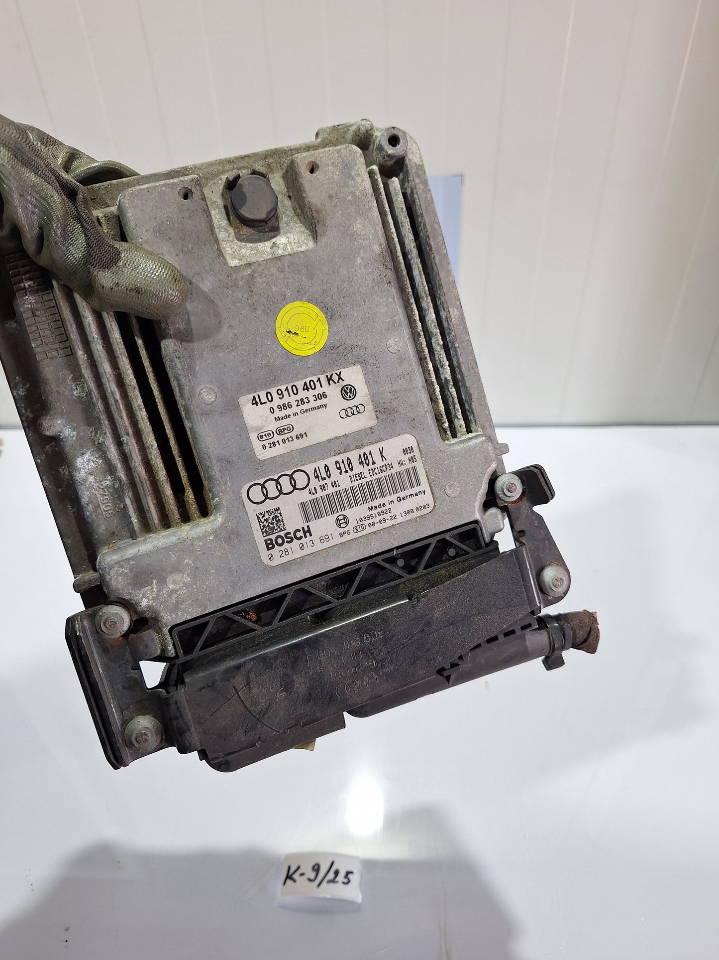 Kompjuter motora audi q7 4l0910401K 0281013691 Engine control unit Audi Q7 3.0 TDI 4L0910401K 0281013691
