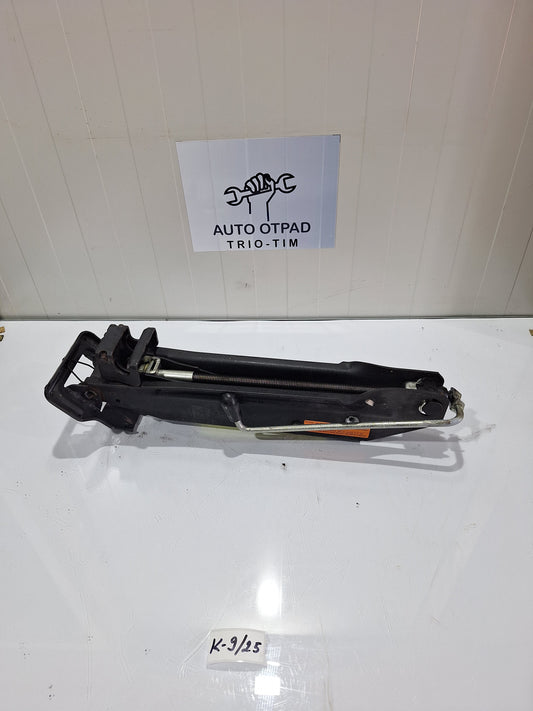 Rucna dizalica audi q7 4l 7L0011031E