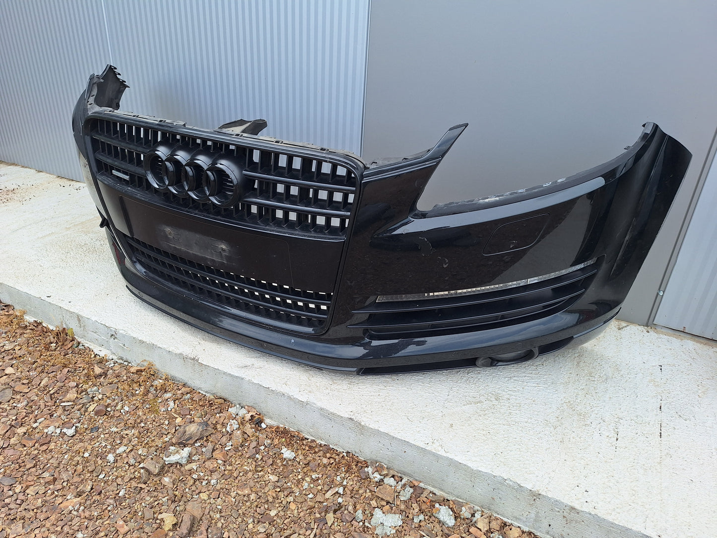 Prednji branik audi q7 crni lz9y