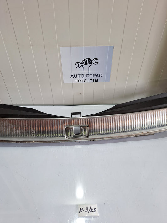 Obloga na zadnjem veznom limu audi q7 4l 4L0864483A
