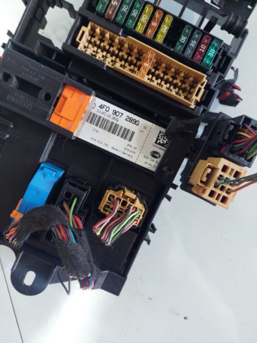 Bsi kutija osiguraca audi a6 4f c6 4f0907289g