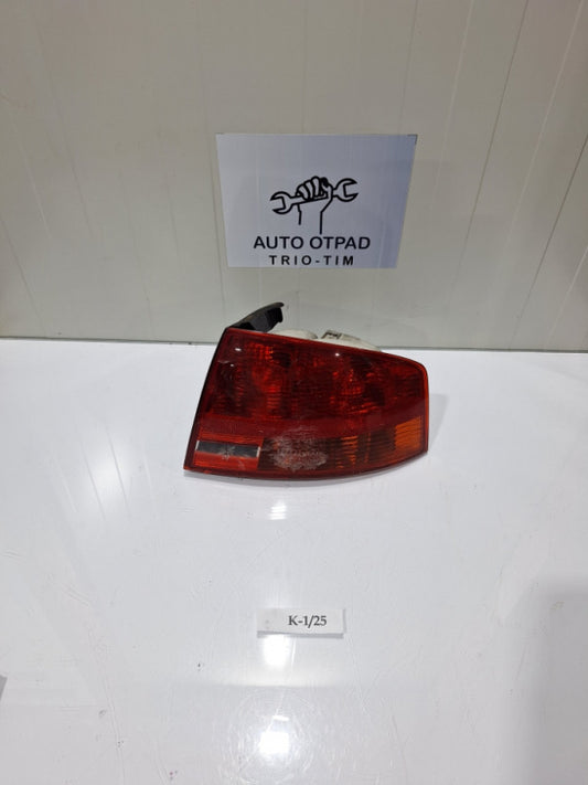 Desno stop svjetlo audi a4 b7 limuzina osteceno