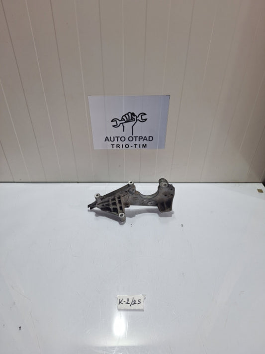 Nosac pumpe visokog pritiska audi a6 4f c6 3.0tdi 059130147H bracket fuel pump
