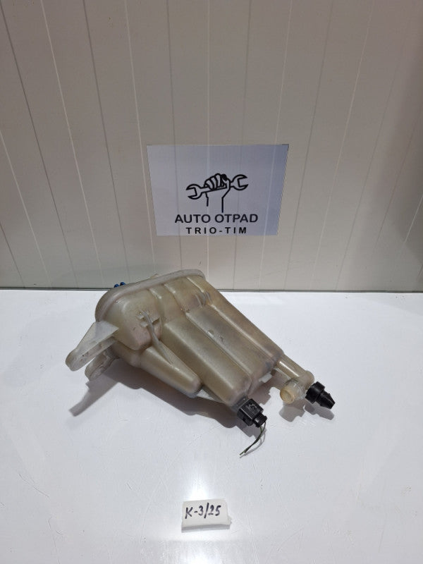 Boca posuda vode audi a4 b8 8k0121403G