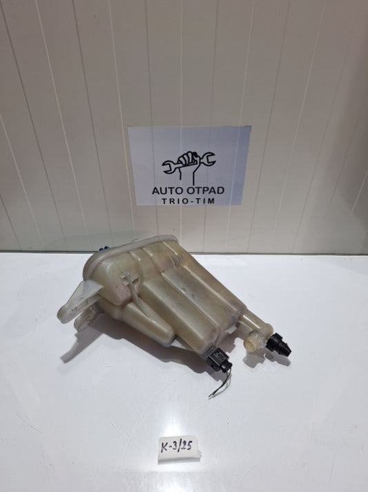 Boca posuda vode audi a4 b8 8k0121403G