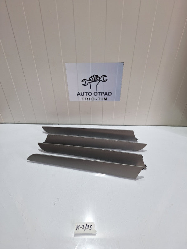 Bocne lajsne na vratima audi a4 b8