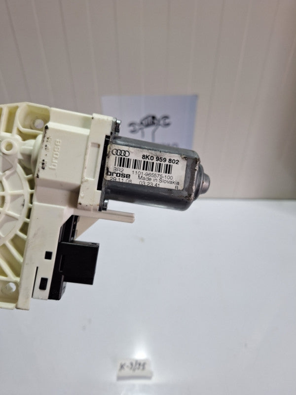 Prednji desni motoric podizaca audi a4 b8 8k0959802