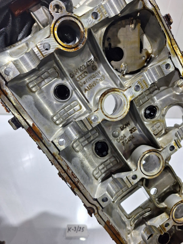 Poklopac motora dekla audi a4 b8 1.8tfsi 06h103475G valve covers