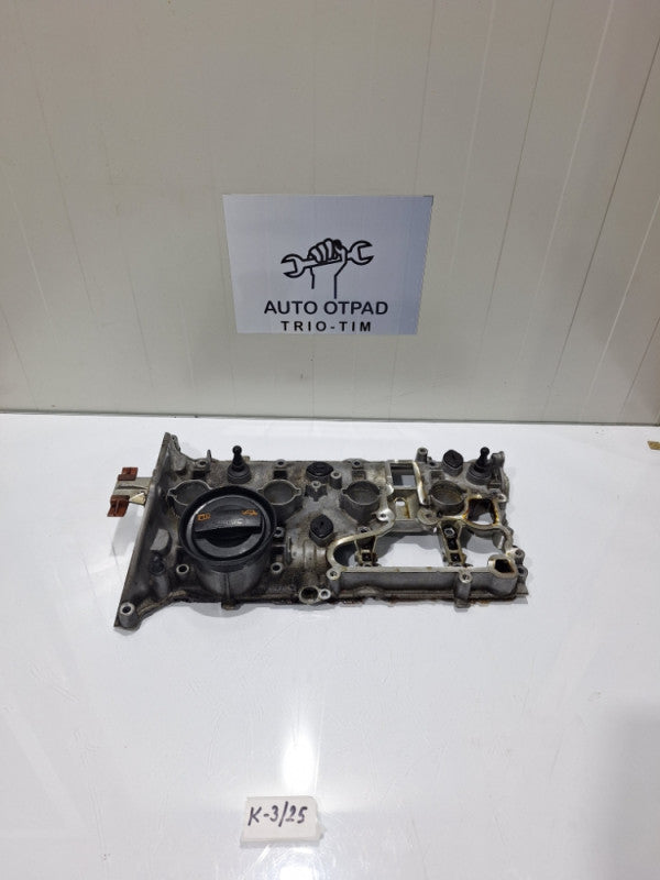 Poklopac motora dekla audi a4 b8 1.8tfsi 06h103475G valve covers