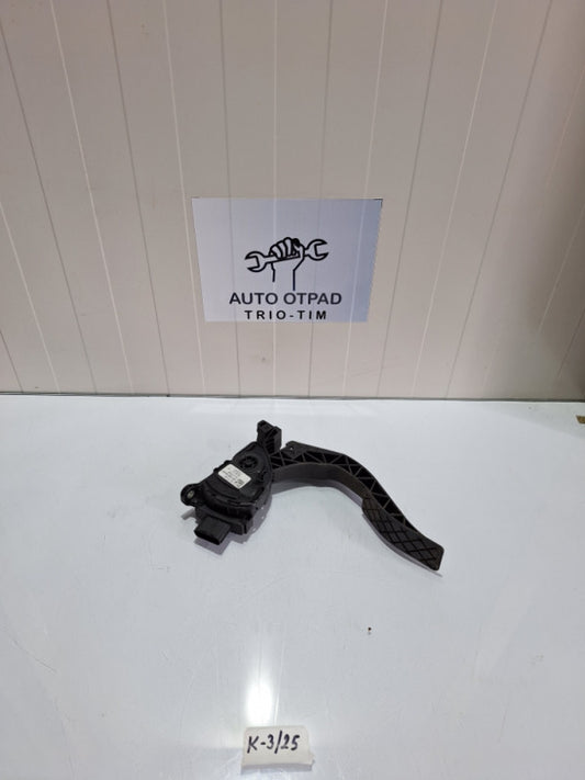 Potenciometar gasa audi a4 b8 1.8tfsi 8k1721523