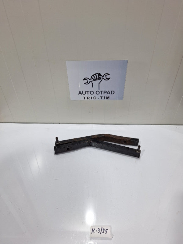 Nosaci prednjih prsa audi a4 b8