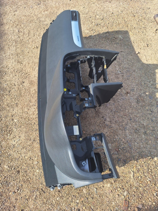 Instrument tabla audi a6 4f c6 crna