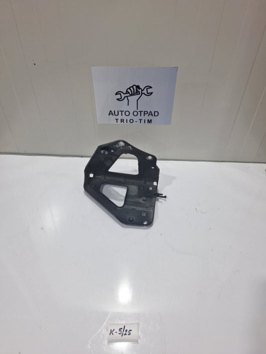 Lijevi nosac blatobrana audi a6 4f c6