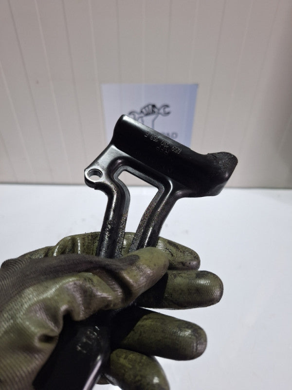 Nosaci nosac pumpe visokog pritiska audi a6 4f c6 059130163e