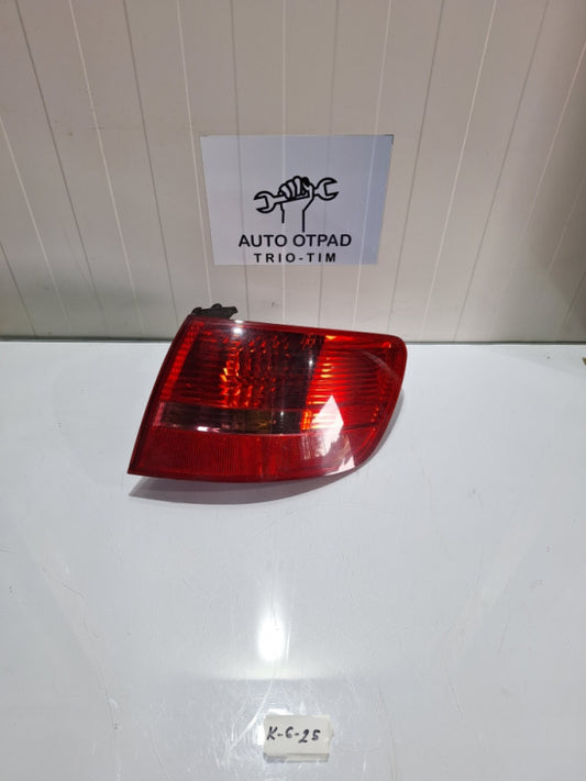 Desno stop svjetlo audi a6 4f c6 karavan obicno