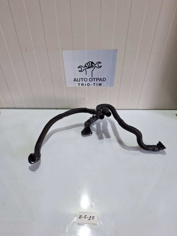 Crijevo za ozracivanje karteta usisa audi a6 4f c6 2.4 bdw Audi A6 2007 Crankcase Breather Vent Hose 06e103217k