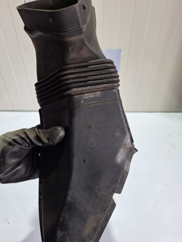 Crijevo zraka audi a6 4f c6 2.4 v6 130kw 4f0129618J