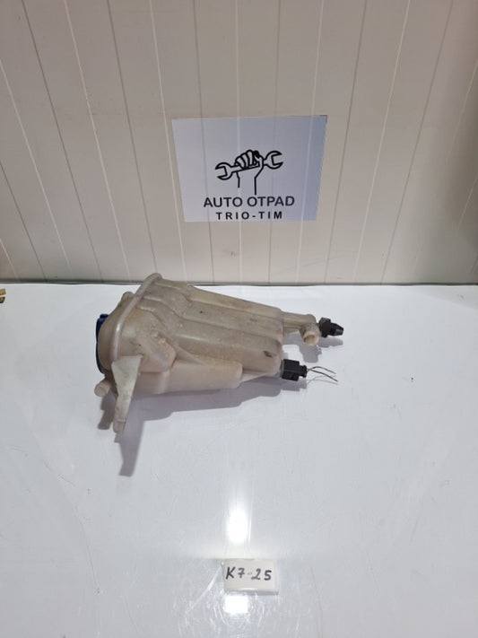 Boca posuda vode audi a4 b8 2.0tdi 2.0 tdi 8k0121403G