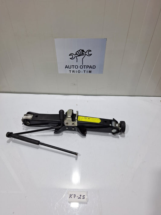Rucna dizalica audi a4 b8 8k0011031C AUDI A4 S4 B8 8K 2008 JACK 8K0011031C
