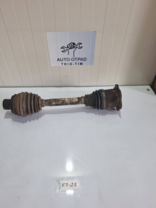Prednja desna poluosovina audi a4 b8 2.0tdi 2.0 tdi 8k0407271Q