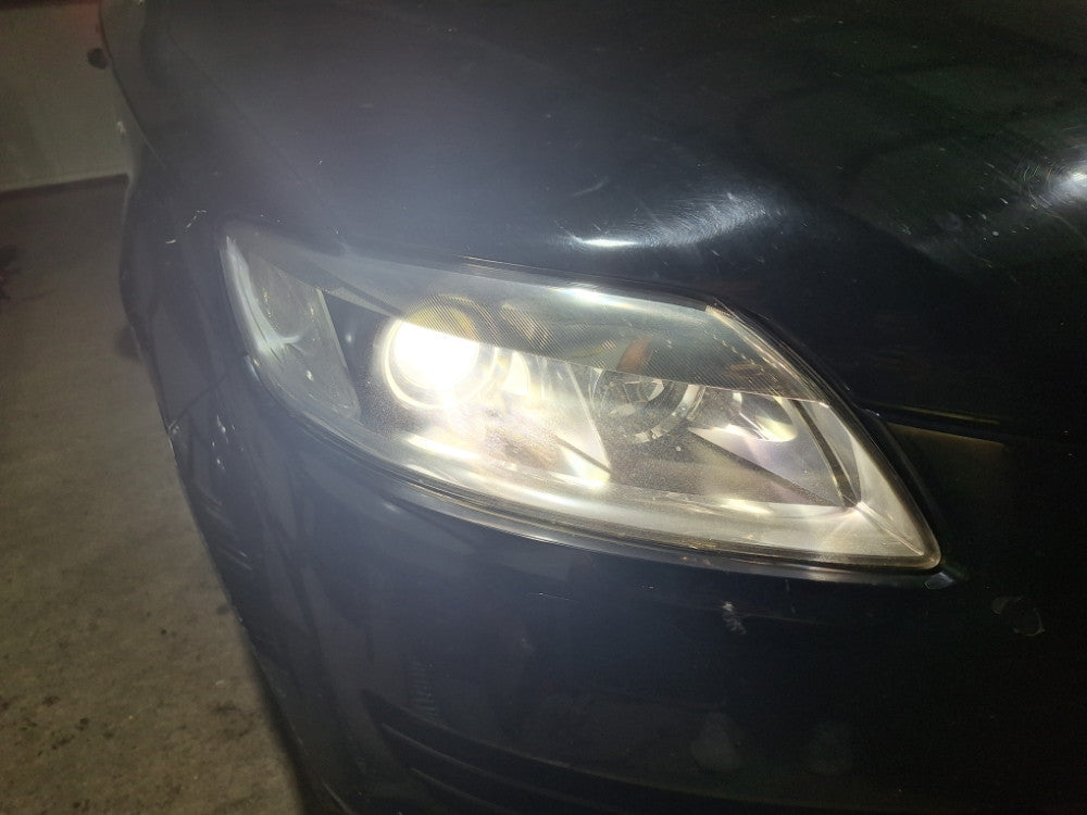 Desni far audi q7 xenon