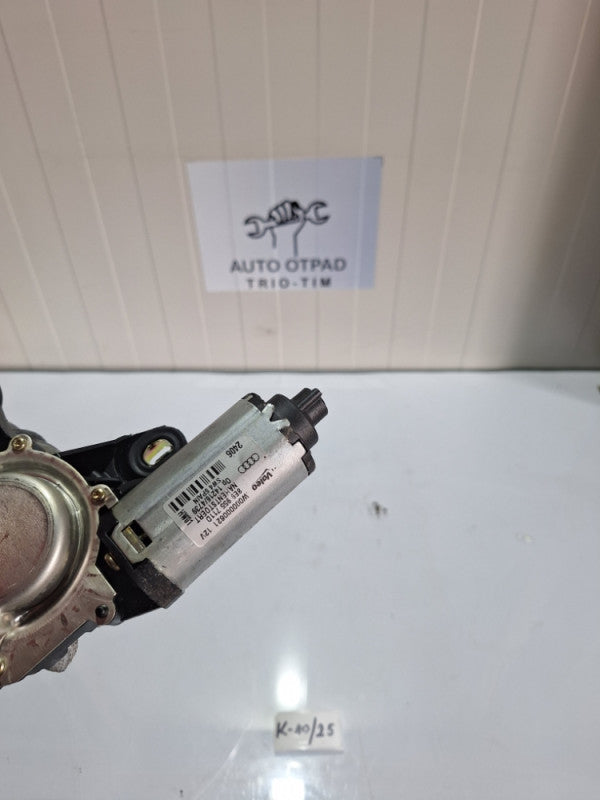 Zadnji motoric motor brisaca audi q7 4l 8e9955711D