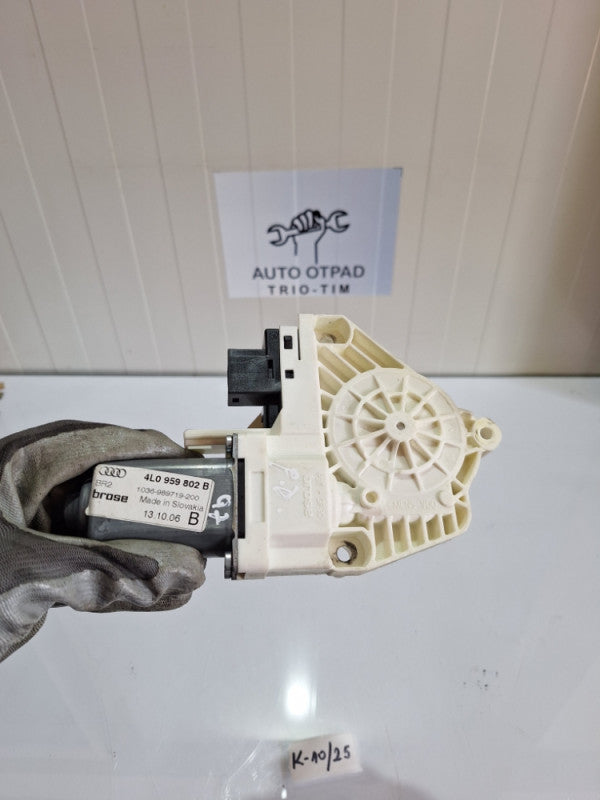 Prednji desni motoric motor podizaca audi q7 4l 4l0959802b