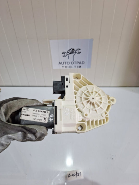 Prednji desni motoric motor podizaca audi q7 4l 4l0959802b