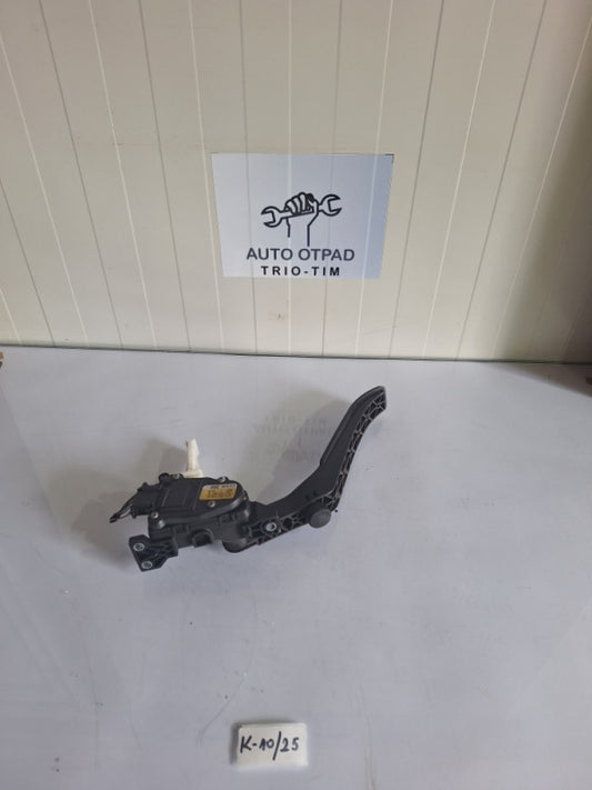 Potenciometar gasa audi q7 4l 7l0723507D