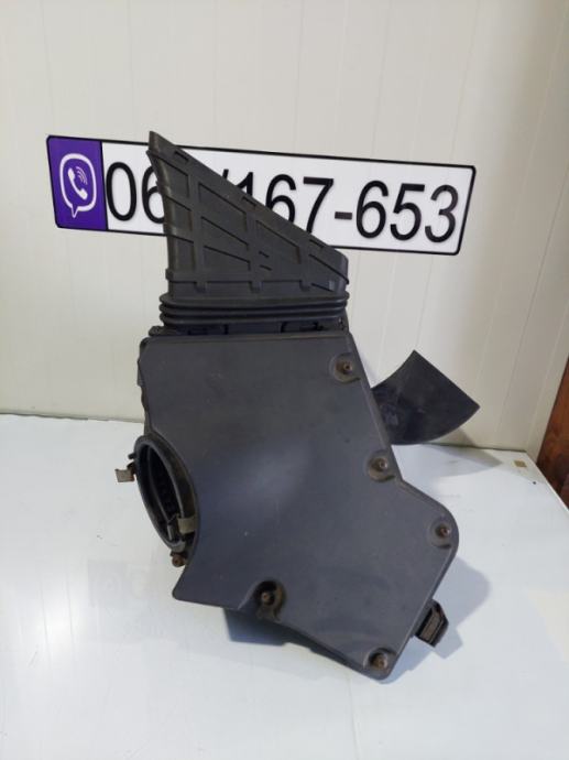 Kuciste filtera zraka audi a5 a4 3.0tdi 8k0133837B